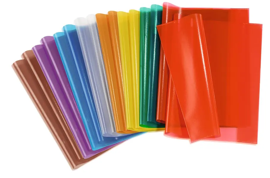 Protège-cahiers transparents de plusieurs couleurs